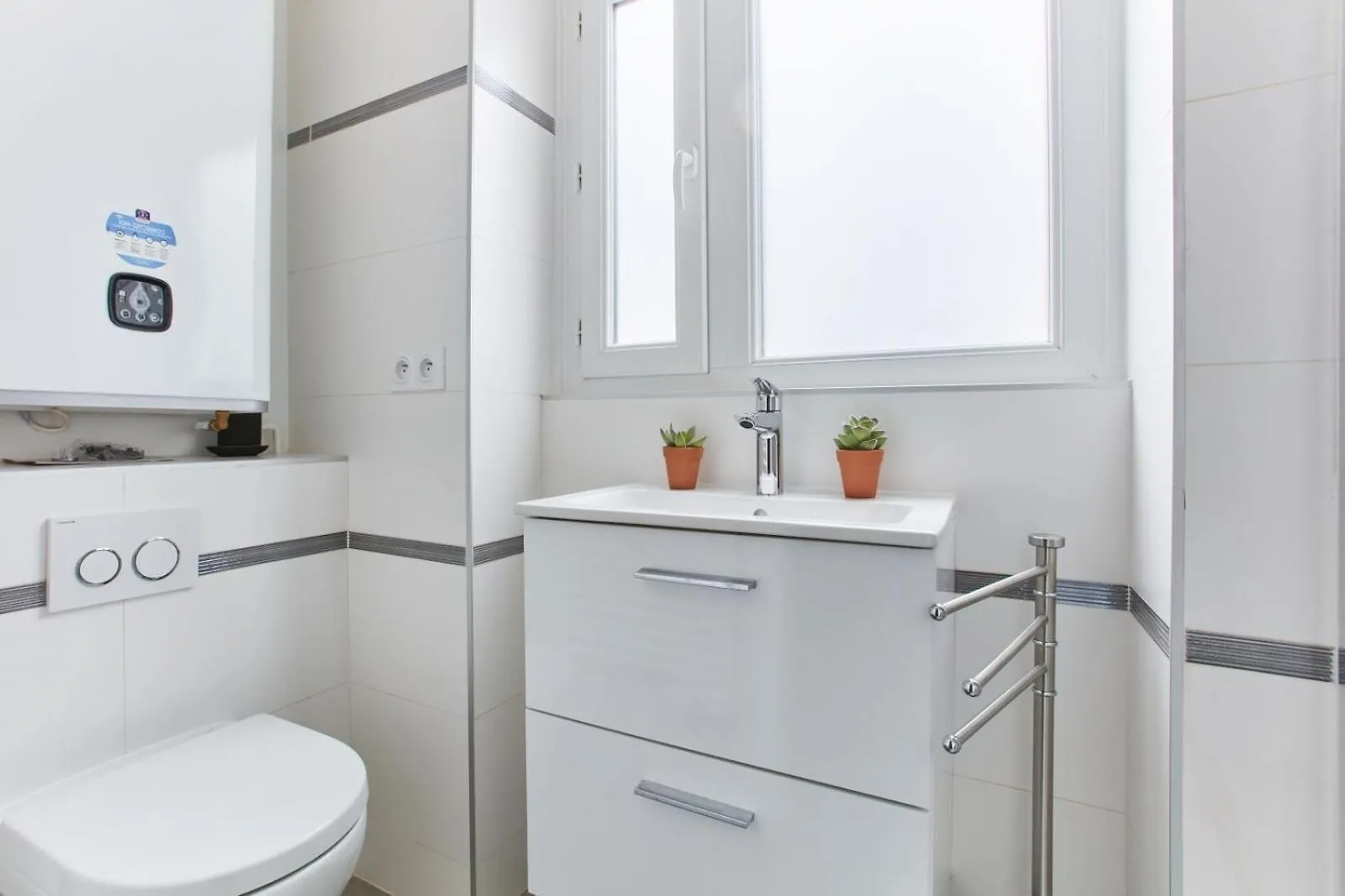 Bnbnook - 1Br Near Montmartre & Moulin Rouge Paris 0*,  France