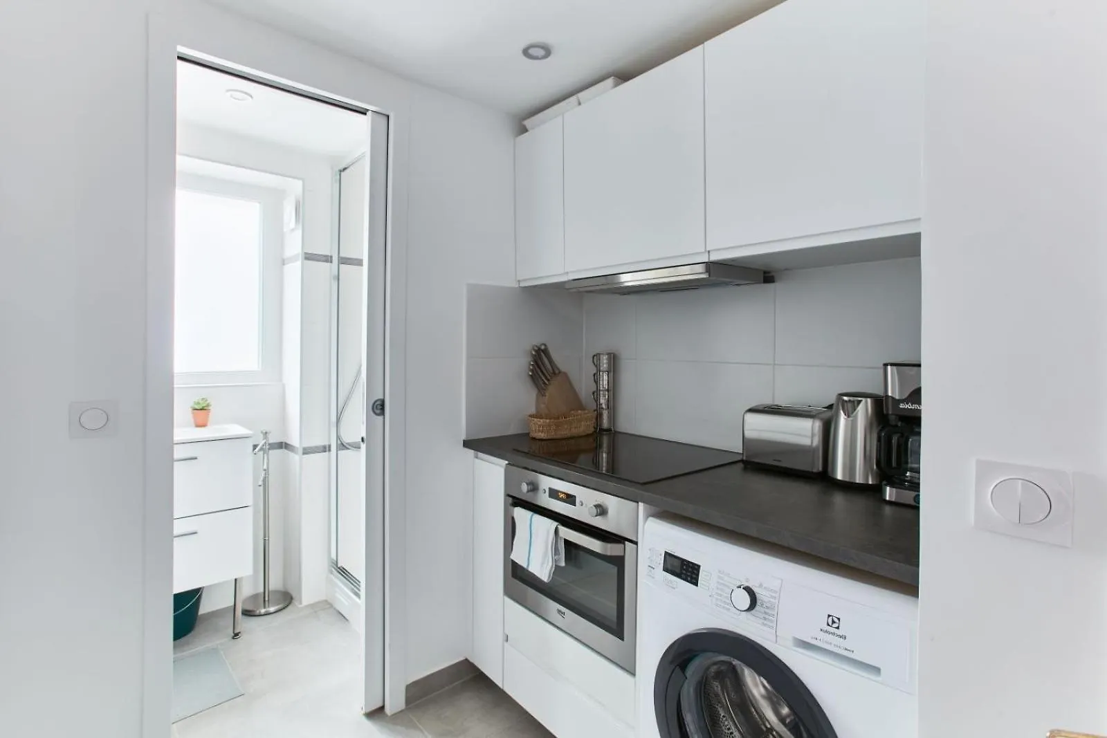 Bnbnook - 1Br Near Montmartre & Moulin Rouge Paris Apartment